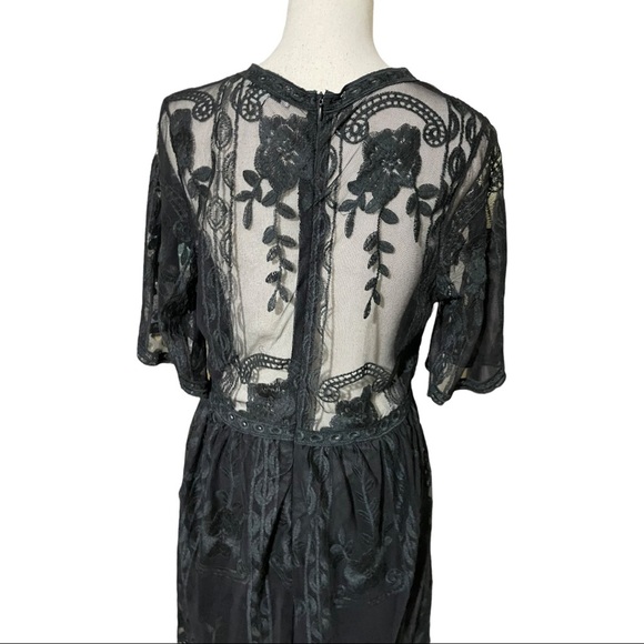 Haute monde lace dress plunge V-neck. Zipper back size Large. Black. - Picture 9 of 12